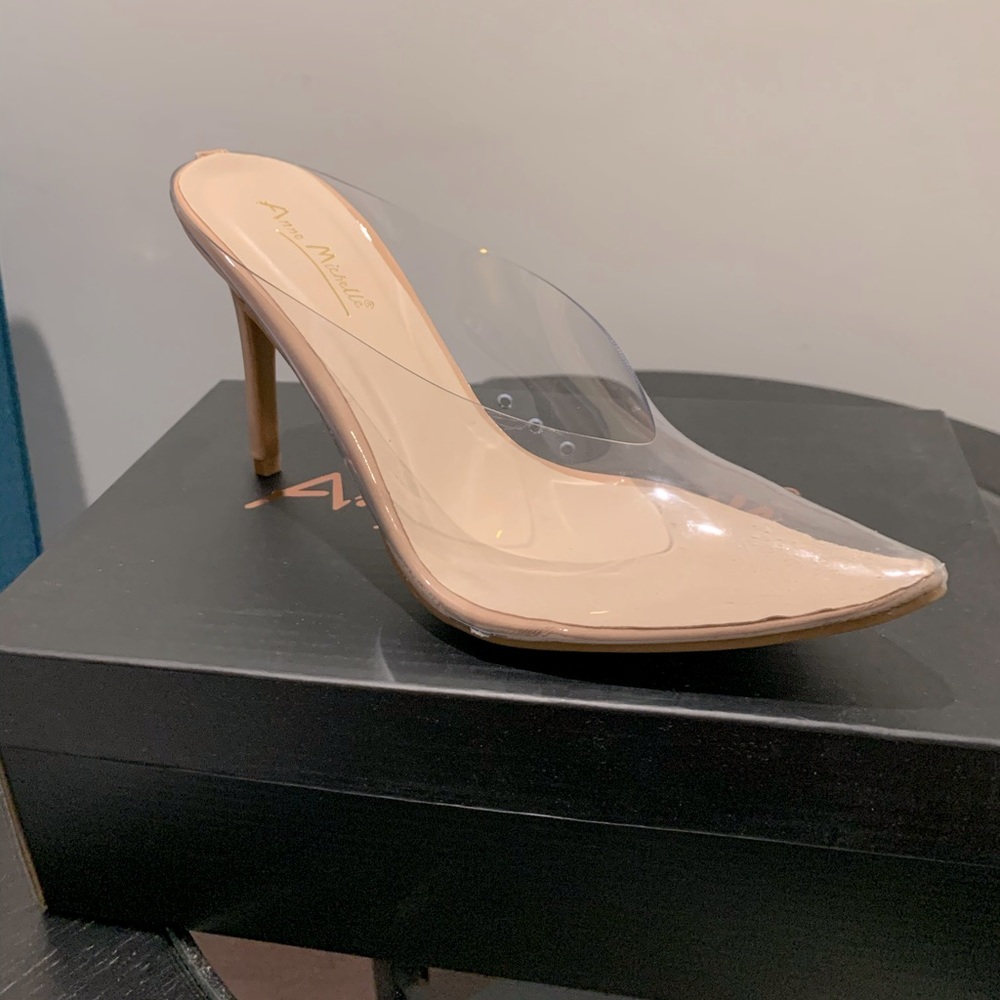 New!!..Clear nude heels 👠